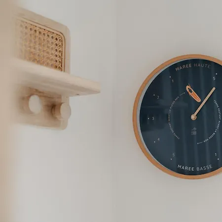 Grange Petite Brise Bord De *