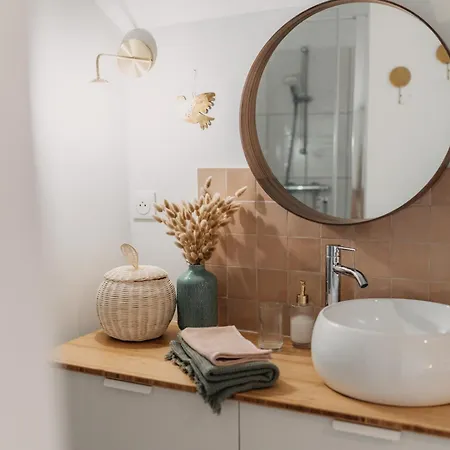 Grange Petite Brise Bord De Apartamento *